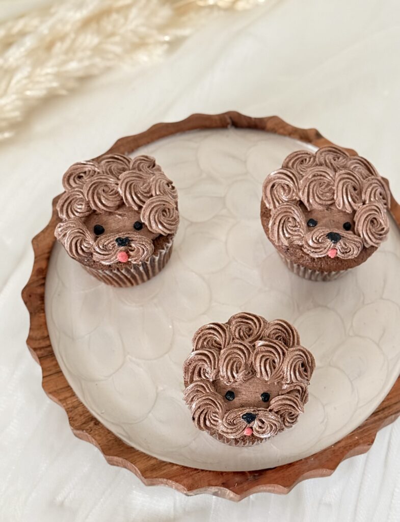 Puppy & Daisy Bloom cupcake